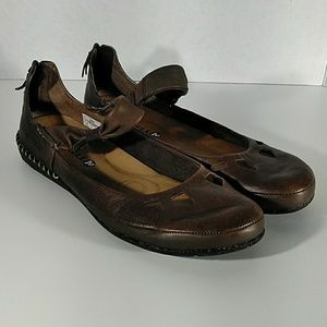 Merrell Brown Flats with zipper on back Size-9.5
